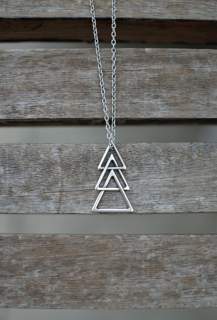 chain necklace with Triangles