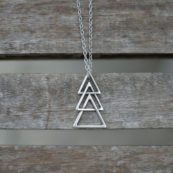 THE TRIANGLES CHAIN NECKLACE