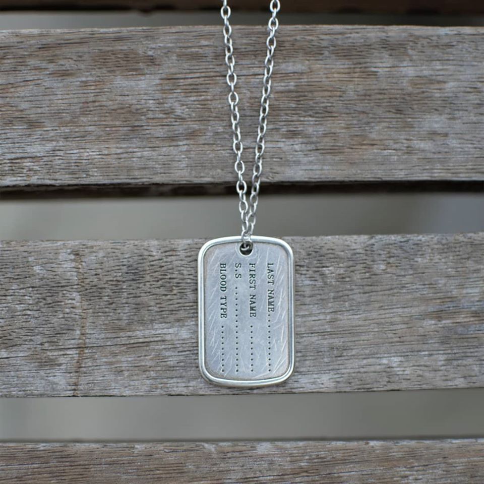 chain necklace with metallic army tag