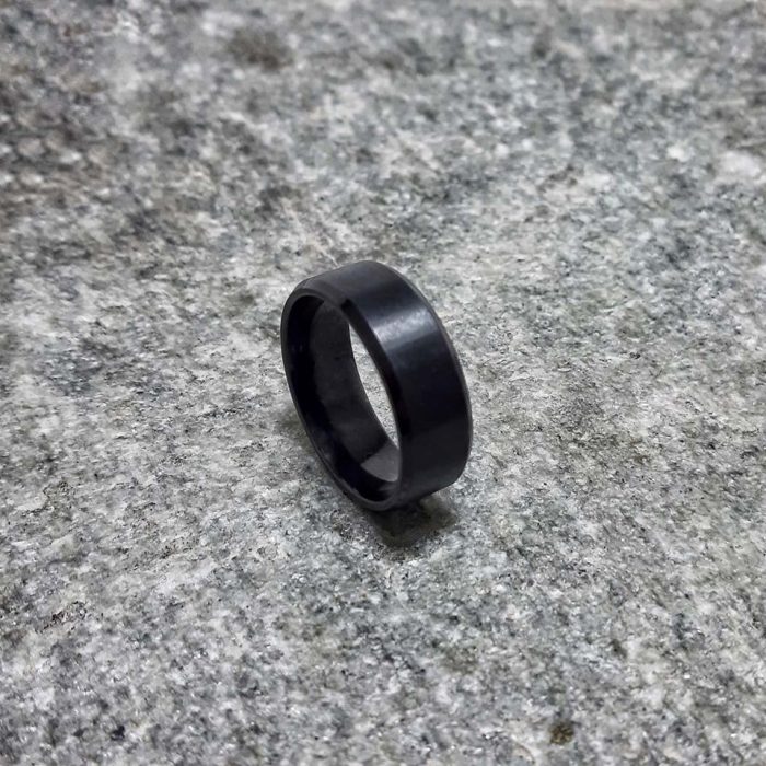 BLACK RING