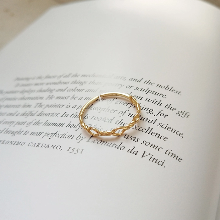 GOLD TWISTED RING