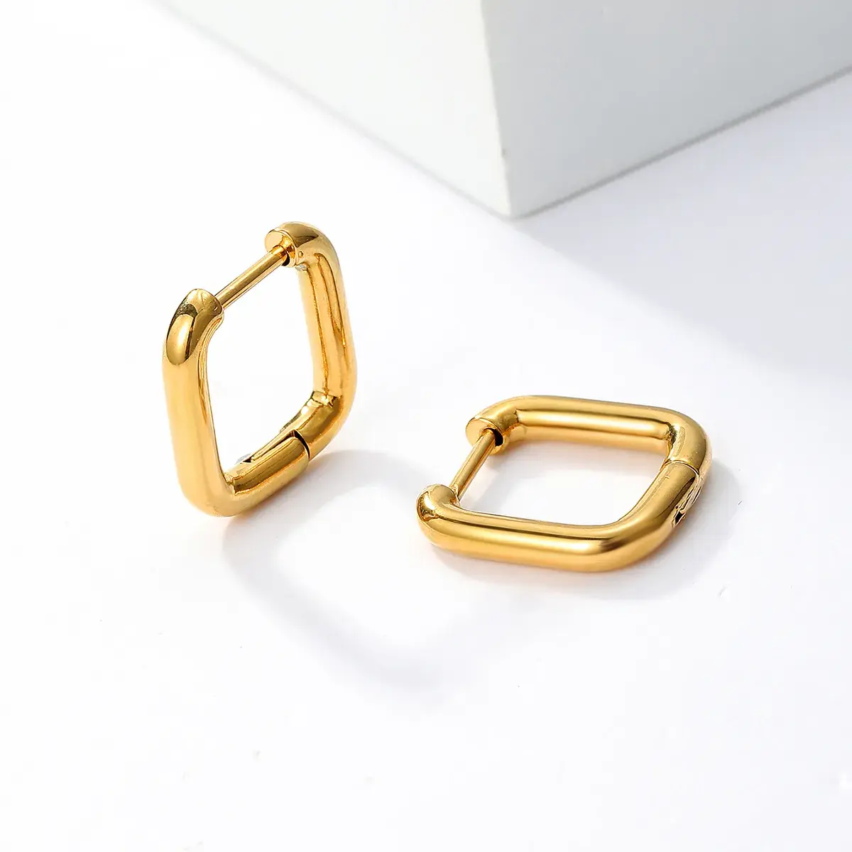 SQUARED EARRINGS GOLD